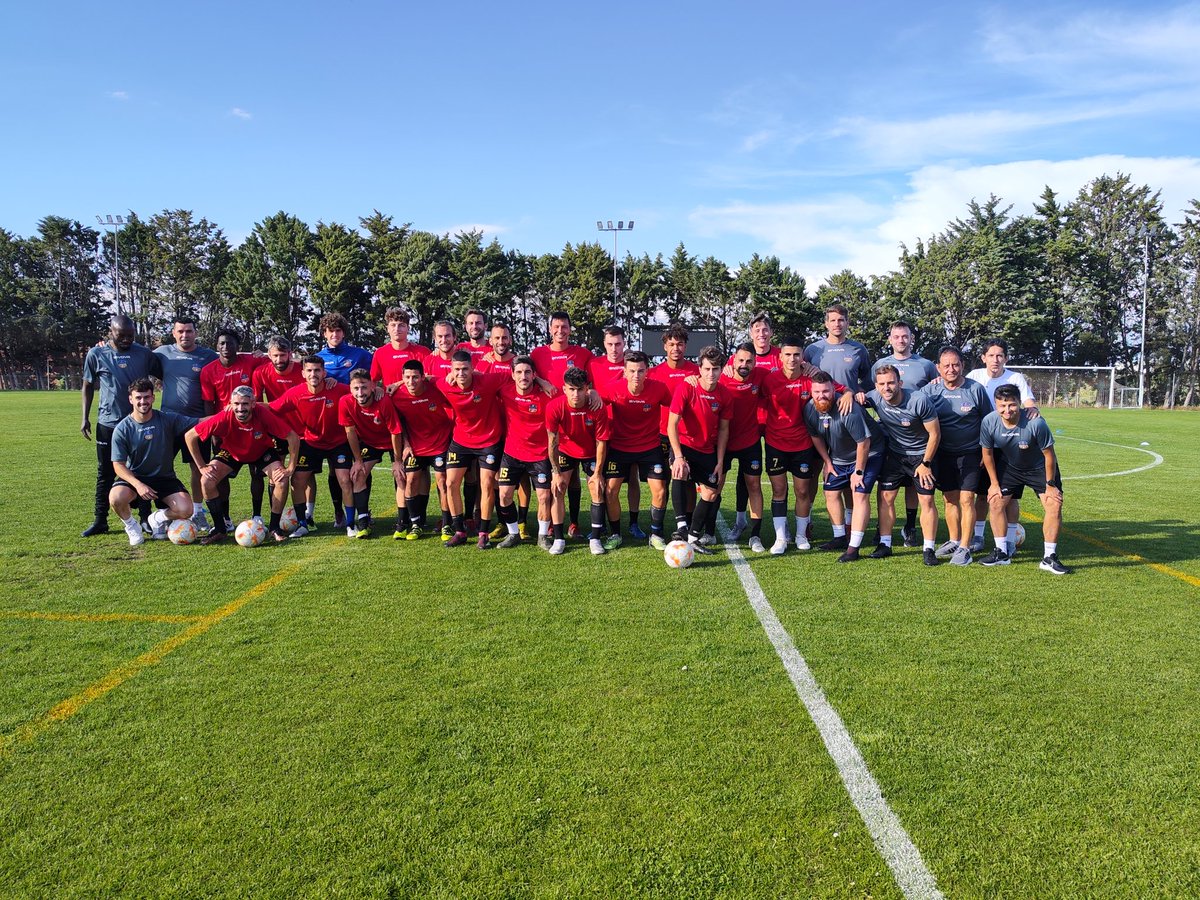 Avui ens entrenem a la gespa natural del CD Doñinos.

Muchas gracias, <a href="/CDDoninos/">C.D Doñinos</a>! 🤝🏻⚽