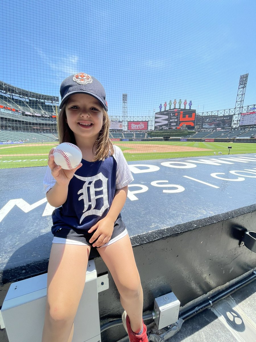 Kendall takes on Chicago! Next stop: <a href="/tigers/">Detroit Tigers</a> game!  Let’s go boys! ⚾️💙
@BallySportsDET