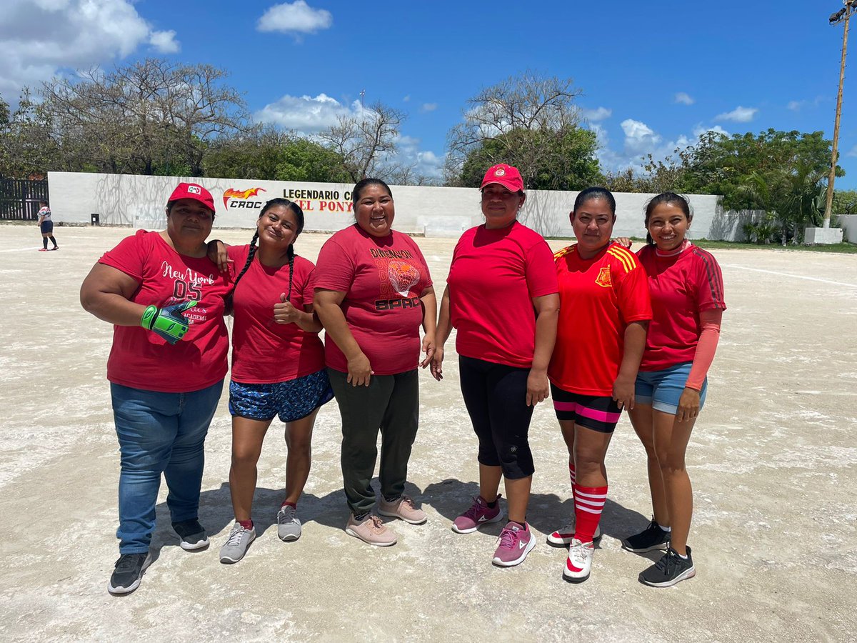 Pri_BJ_Cancun's tweet photo. Nuestros equipos ya listos para este "Gran Torneo Relámpago Femenil"  ♥️⚽🥅Estos son nuestros equipos que jugarán para llevarse el primer lugar en este pequeño torneo. #GUERRERASFC, #PRIMERIZAS, #BADGIRLS Y #TUCANES  

#Revolucionarios 
#PRIBJ https://t.co/xOsD8sVgwt