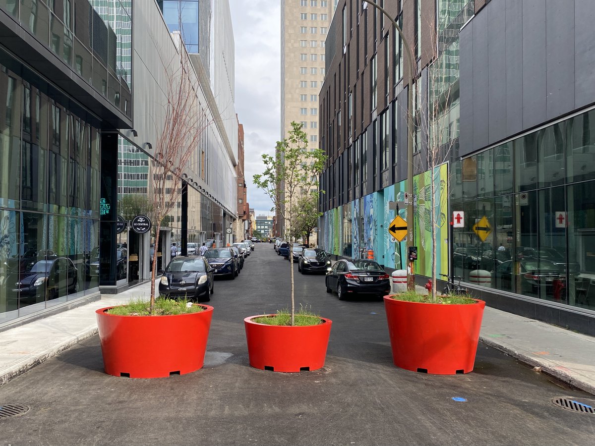 Montreal wants to stop thru traffic on a street. Just put these out. That simple.