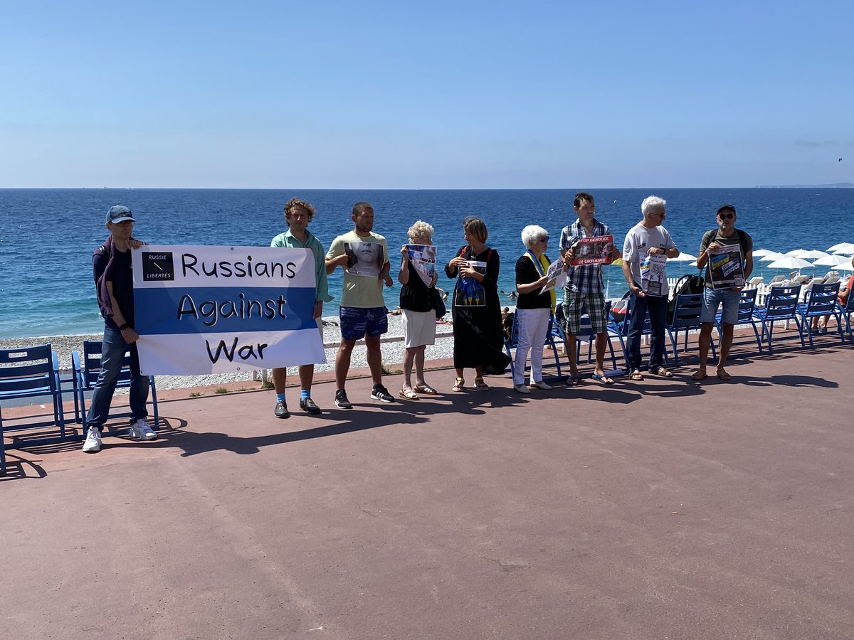 siyaloff's tweet photo. Сегодня в Ницце на набережной Promenade des Anglais провели Акцию-эстафету "Спасем детей от путинизма".
#SaveChildrenFromPutinism https://t.co/DVzUzb9JCL
