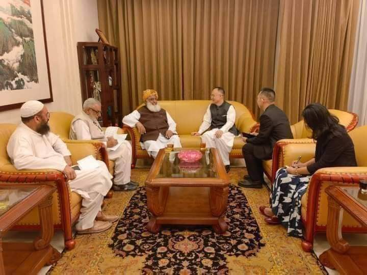 لیجئے مرشد کی تھائی لینڈ حکومتی نمائندوں سے خصوصی ملاقات ♥️♥️💪
یوتھیوں کی جلن میں مسلسل اضافہ😂😂