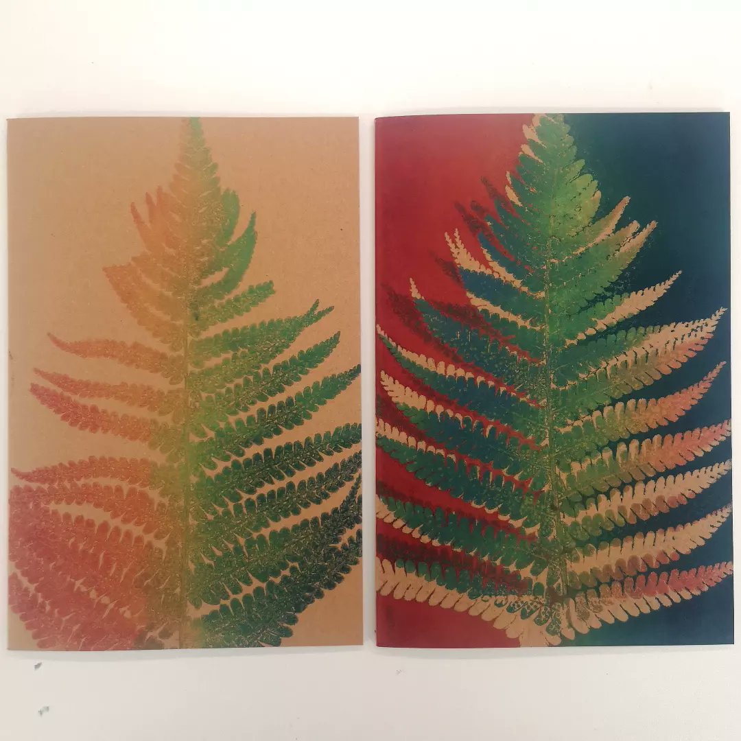 LynnBaileyPrint's tweet image. Experiments, trial and error continues. But most of all, it's been fun having a bit if productive playtime.
Would you be interested in a unique monoprinted notebook?
These are A5 unlined and I'll also do some A5 with lined pages.
Tell me what you think.
#printmaking #handprinted