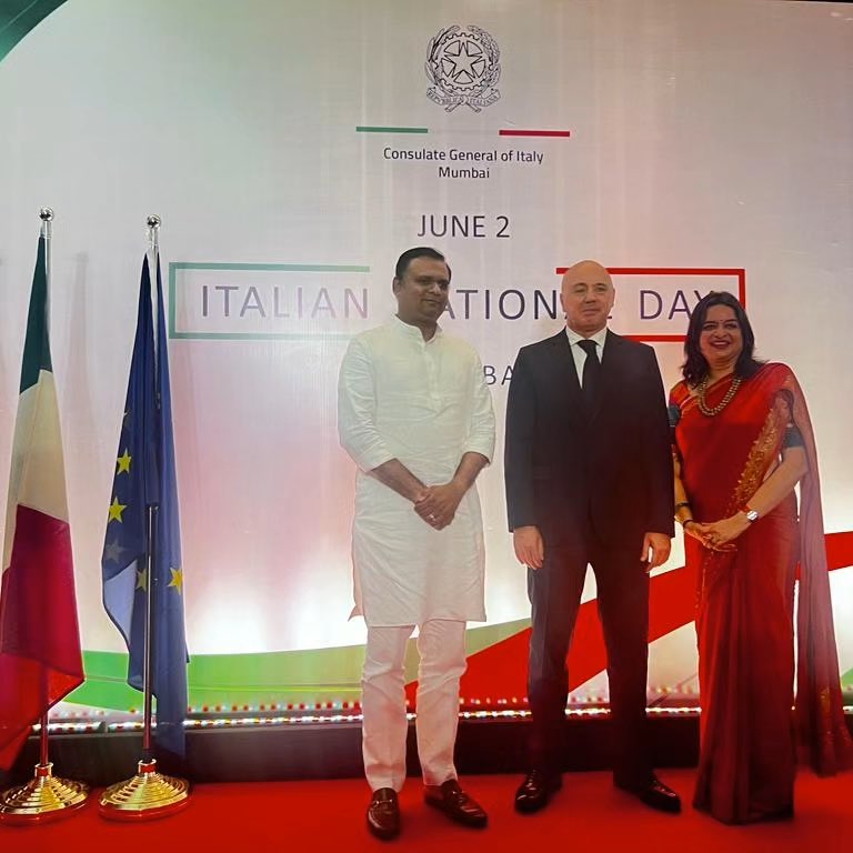 rahulnarwekar's tweet photo. Last night was a wonderful celebration of #NationalItalyDay with the Consul General of Italy, Alessandro De Masi, and Ms. Romina Romano in Mumbai. The event was a fantastic opportunity to strengthen #Indo_ItalianFriendship and build closer ties between our communities. https://t.co/lPZgxQXFMu