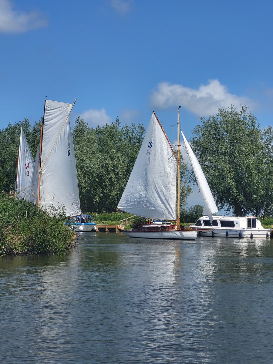 wicketdevil01's tweet image. Beautiful boats racing past what's not to love