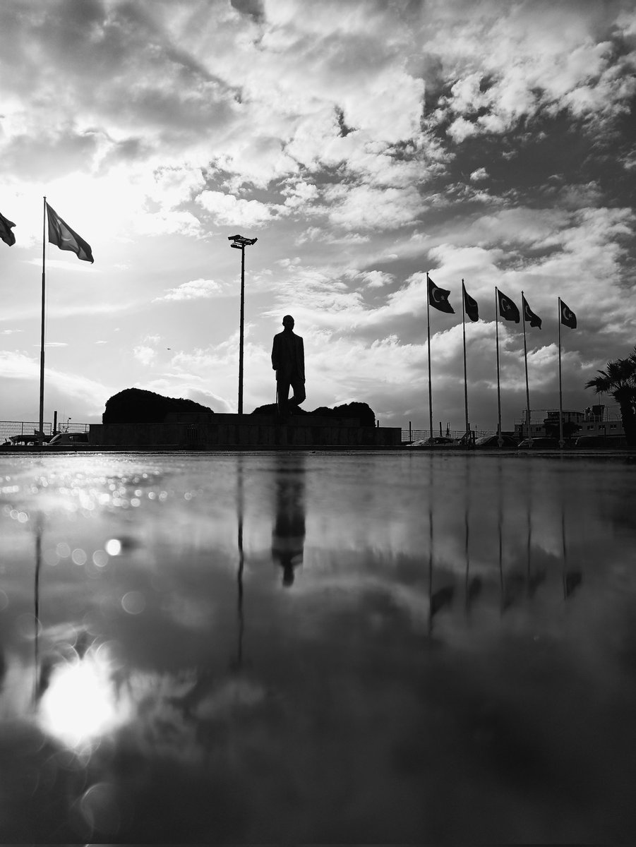 apo_hoto's tweet photo. Ve bir gün ekler Nazım Hikmet mektubunun sonuna; herkese selam sana “HASRET”. - Nazım Hikmet https://t.co/OGSJ9U9vkd