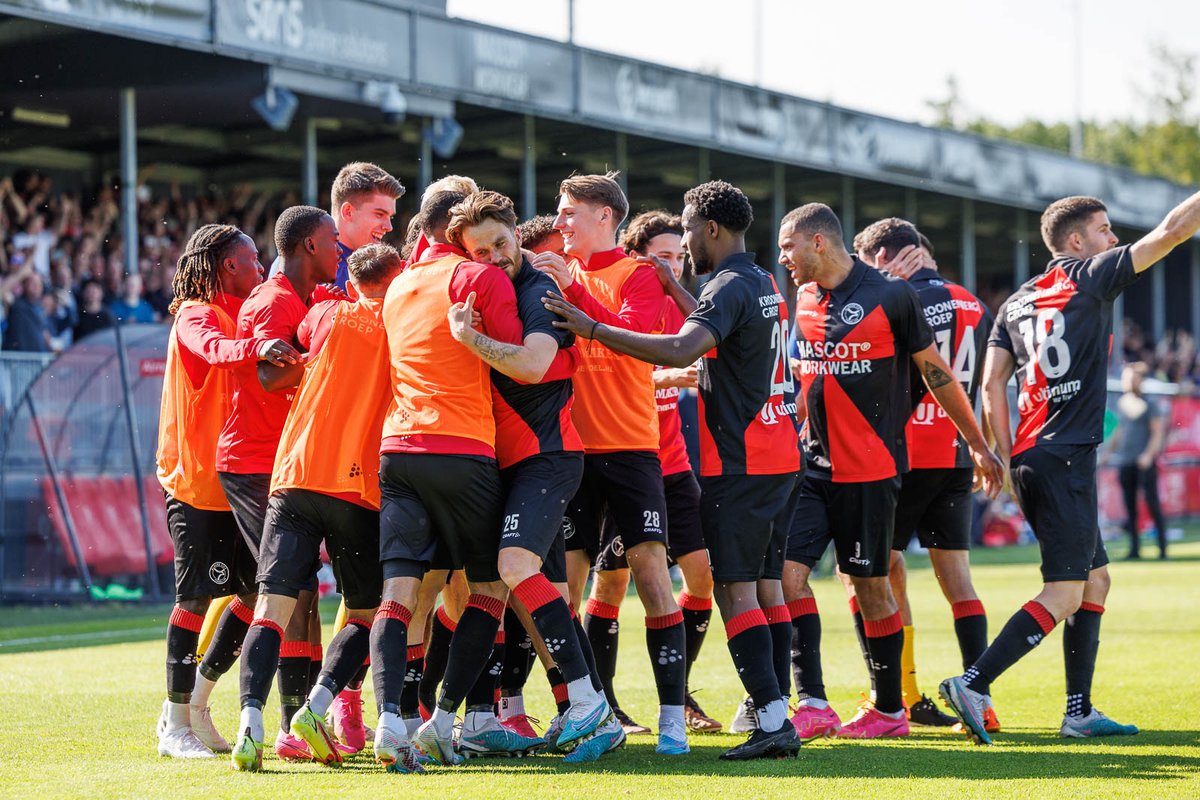 AlmereCityFC's tweet photo. JAAAAAAAAAAAAAAAA! NORDIN IS DE HELD, NORDIN PAKT ER GEWOON DRIE!

WE GAAN NAAR DE FINALE!!!!!!!

ALM: ❌❌✅✅
VVV: ❌❌❌❌

#almvvv https://t.co/RlRCG3ZKAQ