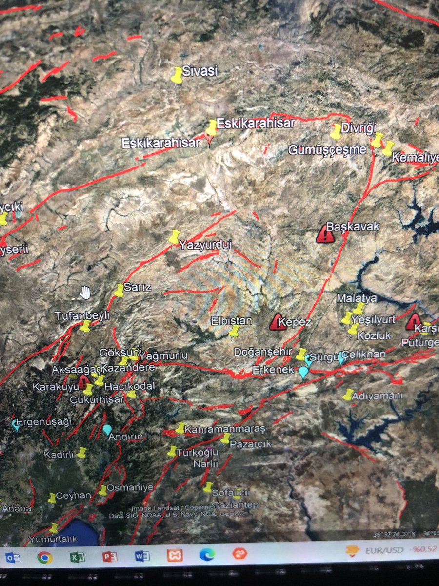 Eskikarahisar-Ulaş/Sivas’ta 4,3 deprem oldu. Deprem Ecemiş Fayında. Bu fay Erzincan bölgesinde KAF’dan ayrılır, Kayseri üzerinden Mersin yakınlarına kadar uzanır. 730 km uzunluğundadır. Aktif bir faydır, çok sık deprem üretmez. Son zamanlarda 5 ve 4 mertebelerinde deprem üretmiş