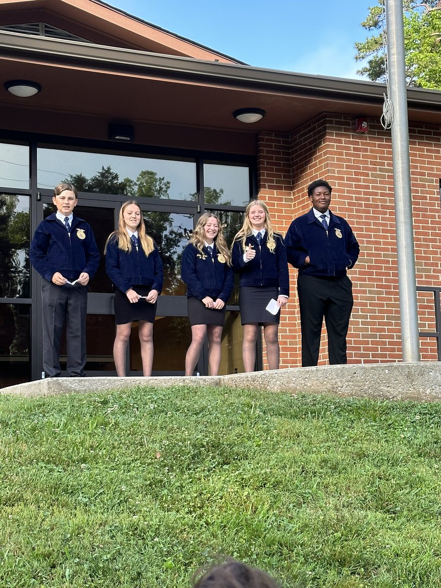 Rockvale_FFA's tweet photo. We had such an amazing time at FFA camp this past week. Every member that attended won a leadership award, Caleb Limpert placed 1st in the quiz contest, an our officers won “Outstanding Officer Team.” I am so proud of them for all they accomplished! 💛💙 https://t.co/B60l33Y8jq