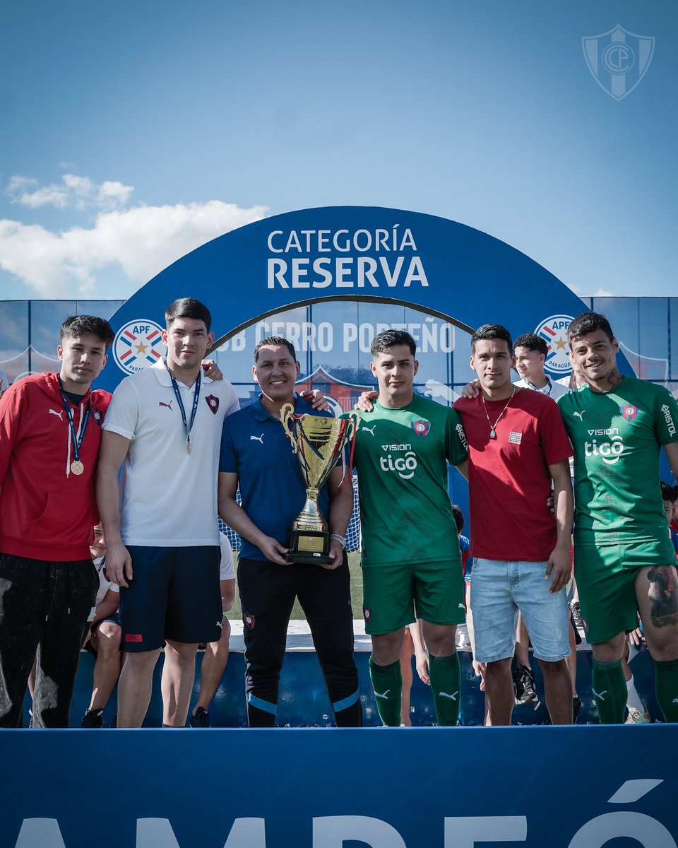CanteraCCP's tweet photo. 📸 Más postales de nuestros Campeones en la Categoría Reserva 🏆

#ElClubDelPueblo 🔵🔴
#LaMejorCanteraDelPaís 💎 https://t.co/JAnOGXcMYA