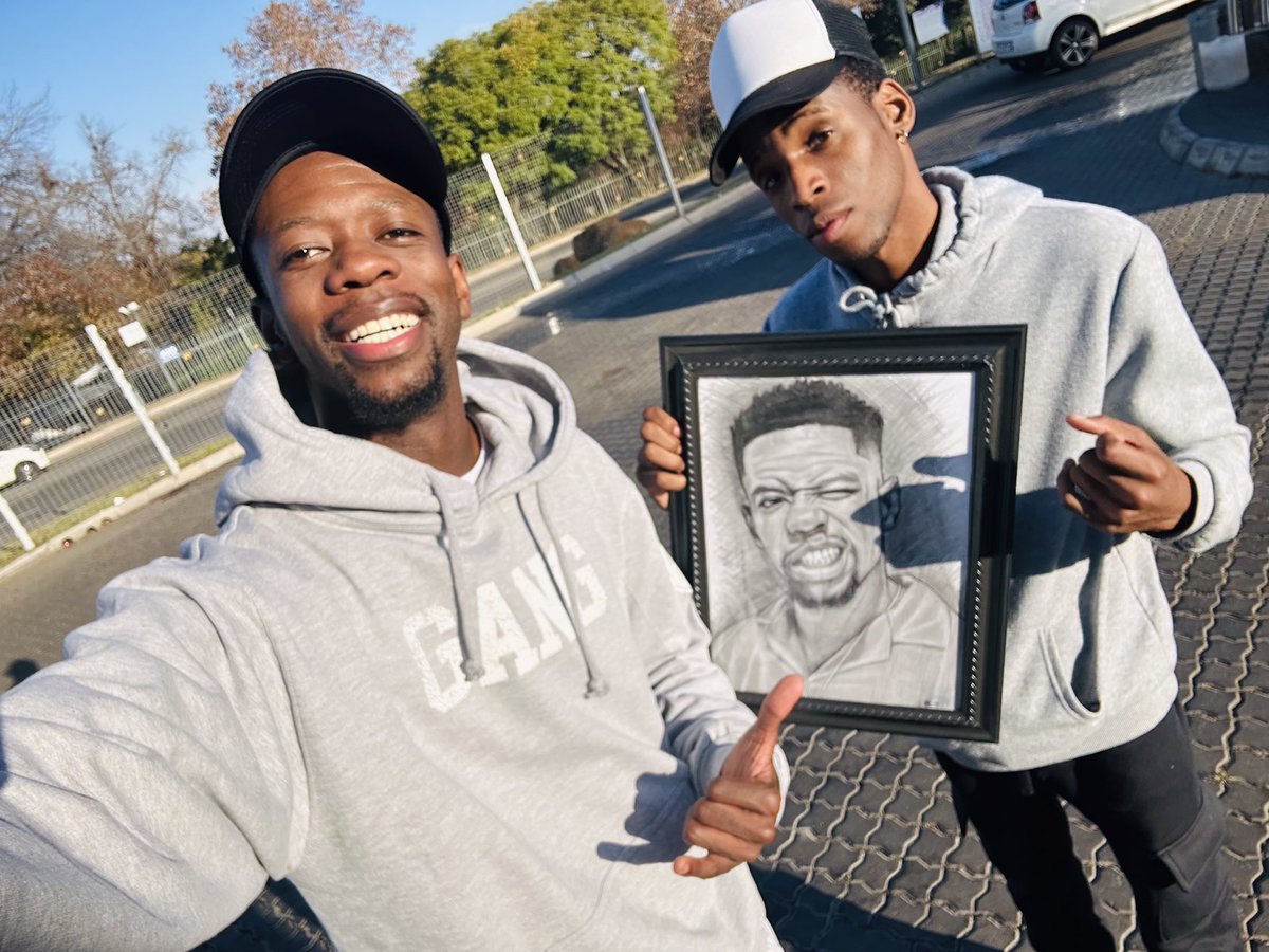 AfrikanEyez's tweet photo. Thanks @Robotboil God bless you for noticing my hustling 🙏🏼❤️🕯

Dineo A-Reece Maponya Mall Londie Pitso #NOTA  Suspended #loadshadding #RipLesiba https://t.co/yPRNwpngif