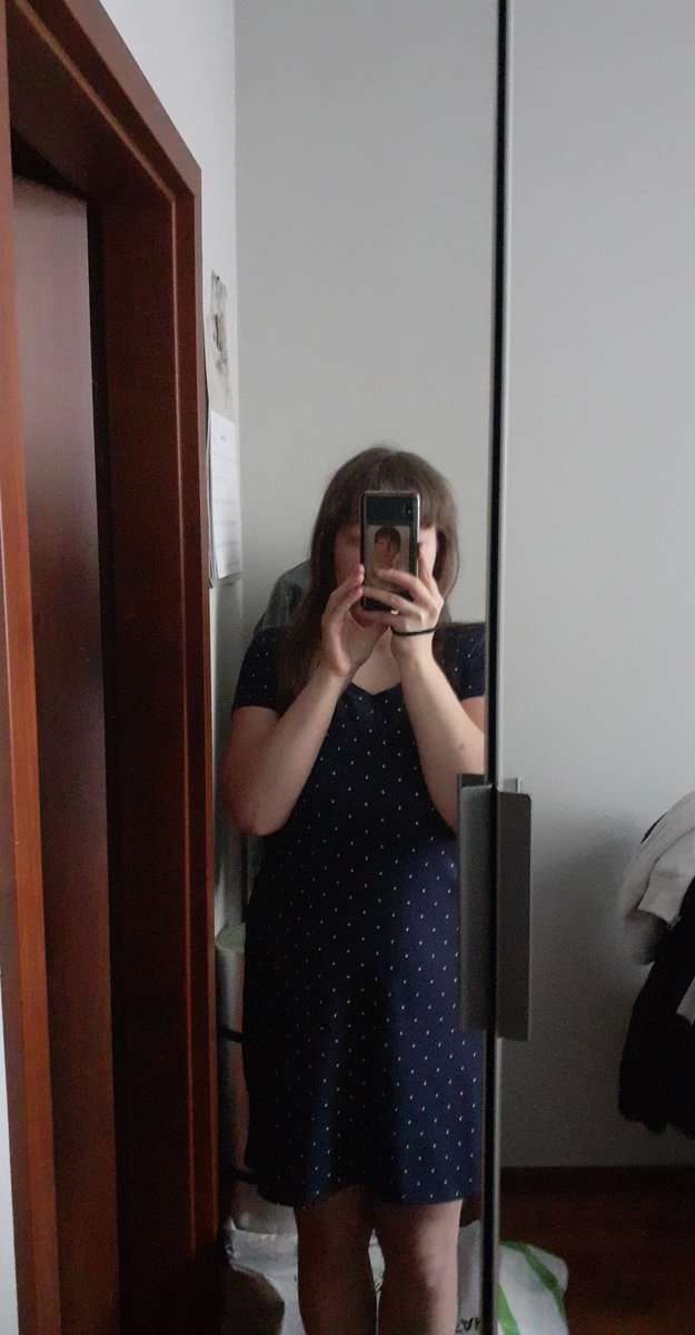 gdsmy00's tweet photo. moja mama miala taka sukienke i wlasniemi powiedziała ze moge sobie ja wziąć 😁😁 https://t.co/QDcX50esh4