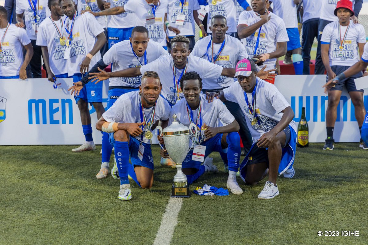 rayon_sports's tweet photo. THE MOMENT. | #Champions 

📸: @IGIHE 

#Gikundiro | #PeaceCupWinners https://t.co/AVlmzGY2rH