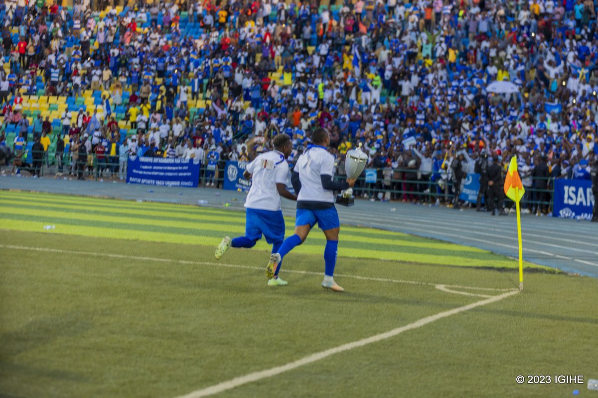 rayon_sports's tweet photo. THE MOMENT. | #Champions 

📸: @IGIHE 

#Gikundiro | #PeaceCupWinners https://t.co/AVlmzGY2rH