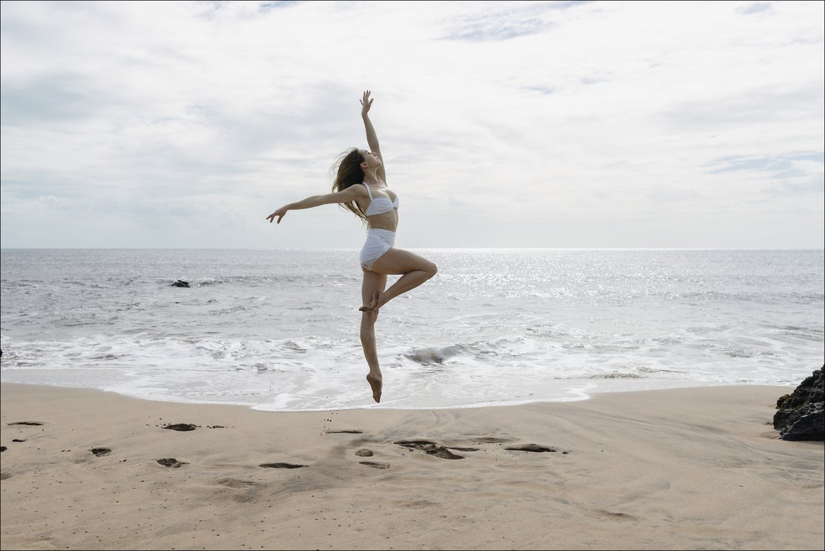 Isabella Boylston on the island of Maui. 

@IsabellaABT #IsabellaBoylston #BallerinaProject #ballerina #ballet #dance #Maui #Hawaii #beach 

Purchase a Ballerina Project limited edition print or Instax Collection: ballerinaproject.etsy.com
