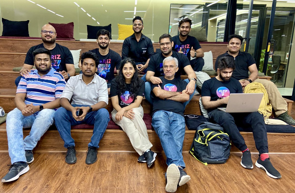 YashikaChugh4's tweet photo. The smiles are a testament to the event’s success ✨🔥

The team @trace_network 🩵🩷

Ps: @PoshakDua is still #BUIDLing https://t.co/2R7xwVBIYo