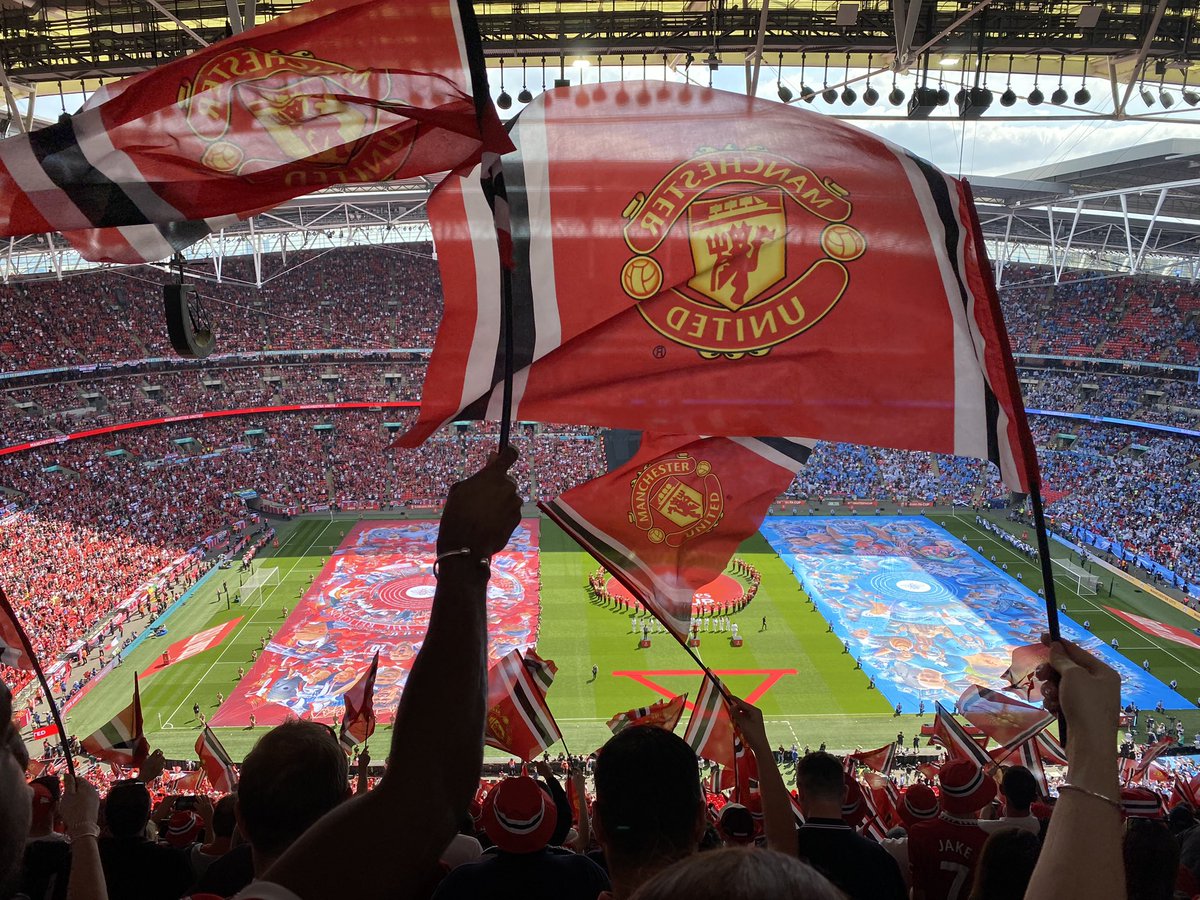 🚨 KATH GIVEAWAY 

FA Cup Final United bucket hat signed by Owen Hargreaves (or a plain one if you prefer) and United flag, minus the stick. 

RT to win, chosen at random at 12 tomorrow.