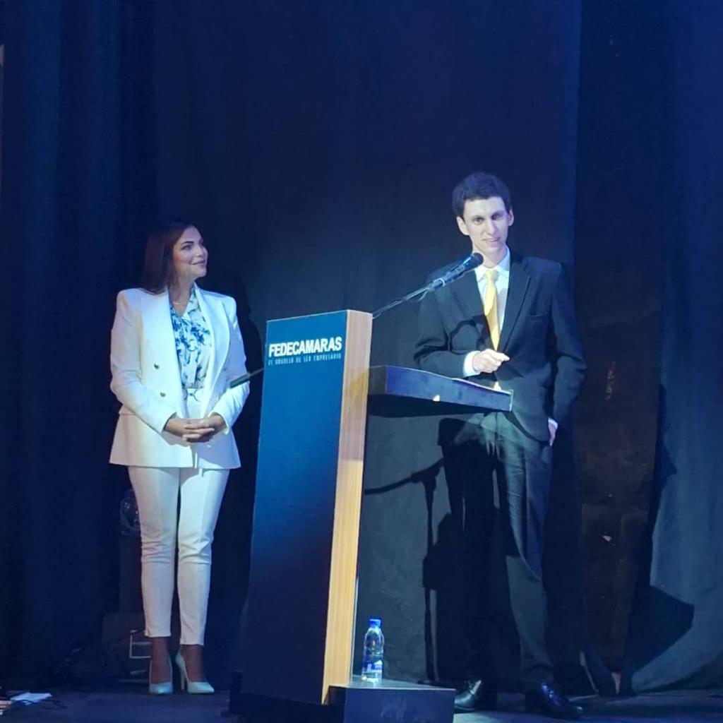 Categoría estudiantes, <a href="/prospectiva2035/">Camino al futuro de Venezuela</a>: el 1er lugar correspondió a David Oviedo Mavárez, <a href="/astro_oviedo/">David Oviedo</a> de la Universidad Centroccidental Lisandro Alvarado, <a href="/uclave/">uclave</a>, por su trabajo "Civismo tecnológico: Perspectivas para la construcción de capacidades en la sociedad civil vzna".