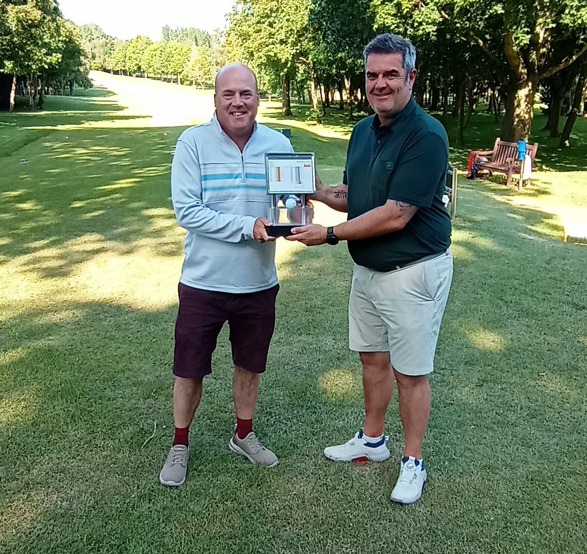 Pastures Open winner Richard Essex is presented with the Promach 3d trophy for breaking the course record today with a gross 63, the first time the course par of 64 has been broken. Congratulations to Richard