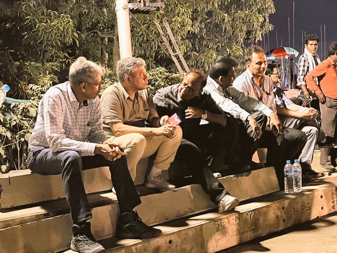 VImvinit007's tweet photo. Show me the better picture of any Train minister than @AshwiniVaishnaw , who does not believes in photo OP. he is sitting there at the site for the last 24 hours.
#BalasoreTrainAccident https://t.co/eKZLDXtr06