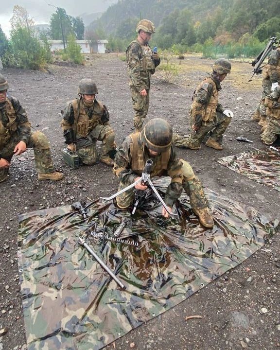 Destacamento_LA's tweet photo. INSTRUCCIÓN EN CAMPAÑA COMPAÑÍA DE FUSILEROS
Con éxito terminó el periodo de #Instrucción en terreno de la compañía de #Fusileros. En esta oportunidad, los #SoldadosConscriptos fueron acreditados en tiro de ametralladora y de fusil estático y en movimiento. https://t.co/HRYMHymqAz