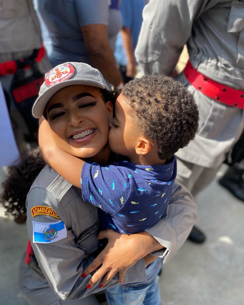 A melhor maneira de prever o seu futuro é criá-lo. Uma combatente, oficial. 🧑‍🚒❤️‍🔥