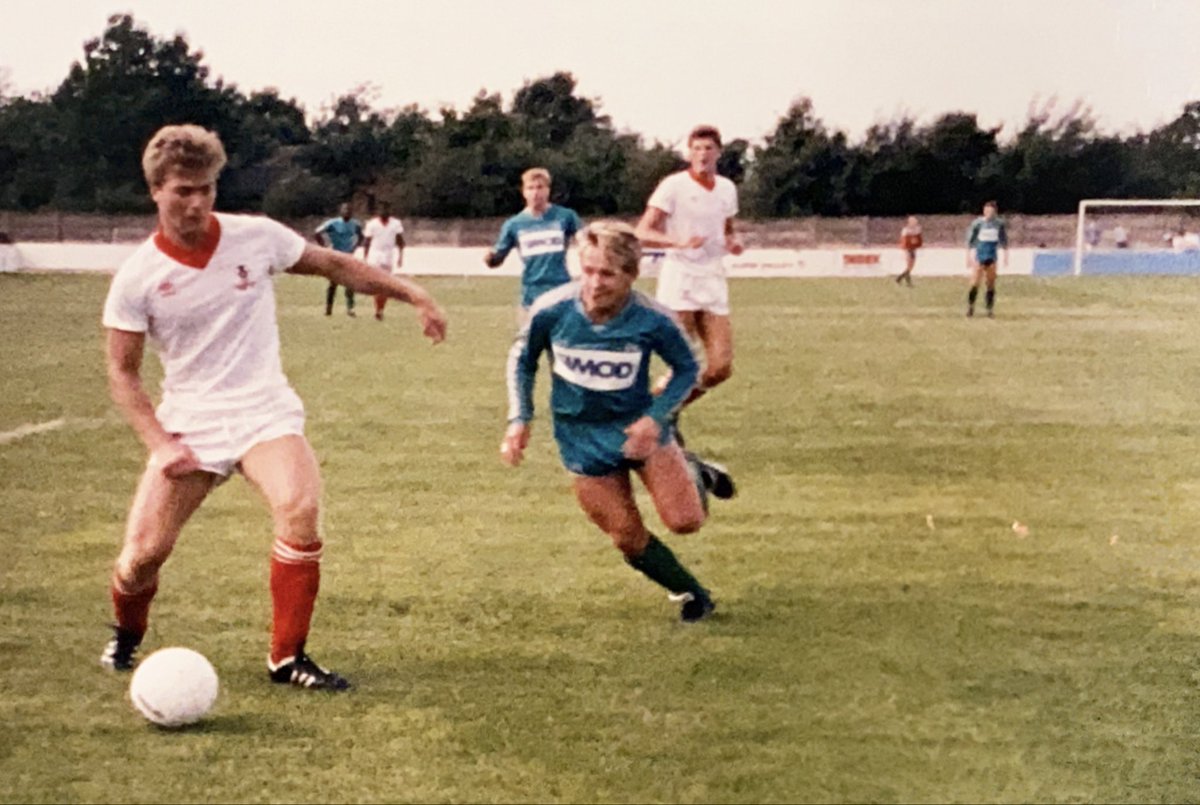 @AnnaLauraWelsh And here he is in our classic ‘Chelsea Collection’ Jade kit in a pre season match vs Farnborough Town in the 80s