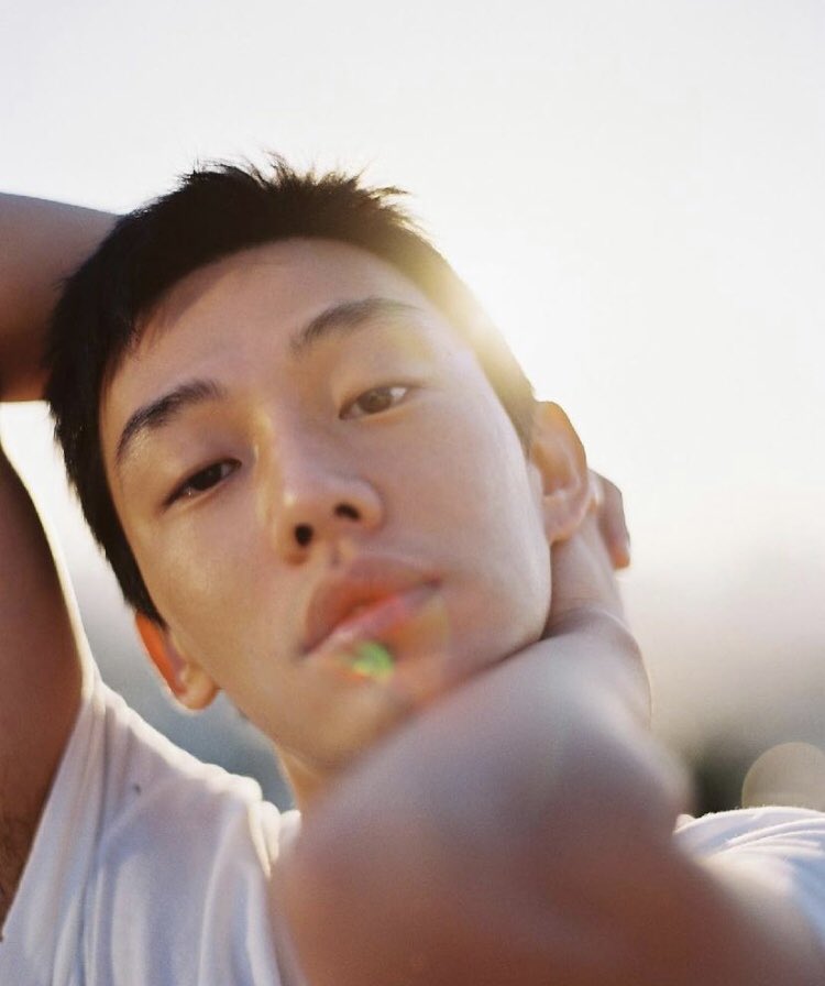 #見下ろしフェチを救うと思って推しの見下ろし貼ってくれ

#ユアイン #YooAhIn #유아인