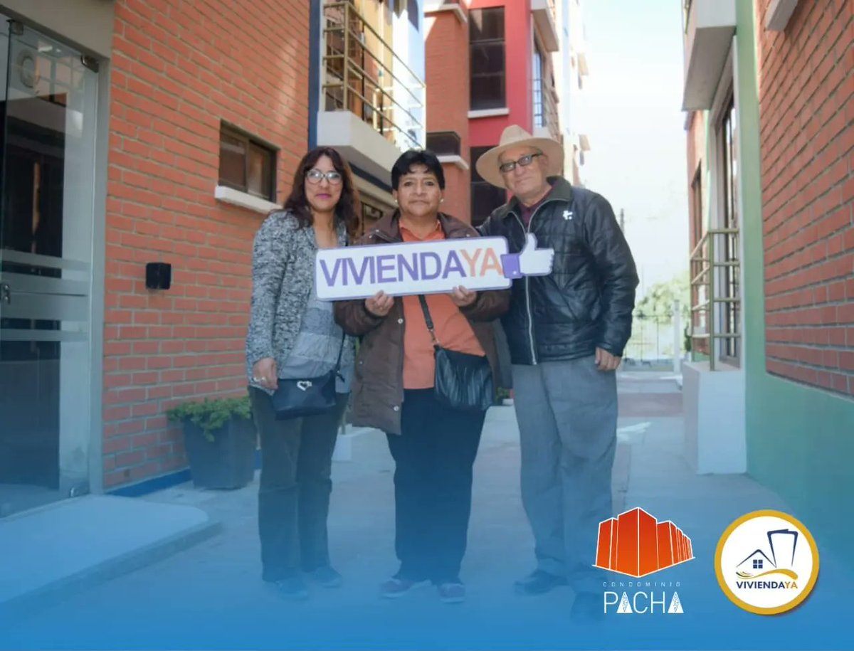 ViviendaYa I El día de hoy la Directora Departamental de La Paz, Maria Aramayo junto a su equipo técnico entregaron a tres familias paceñas las llaves de sus nuevos departamentos en el condominio Pacha.
#EstamosSaliendoAdelante 
#ConstruyendoNuevosSueños