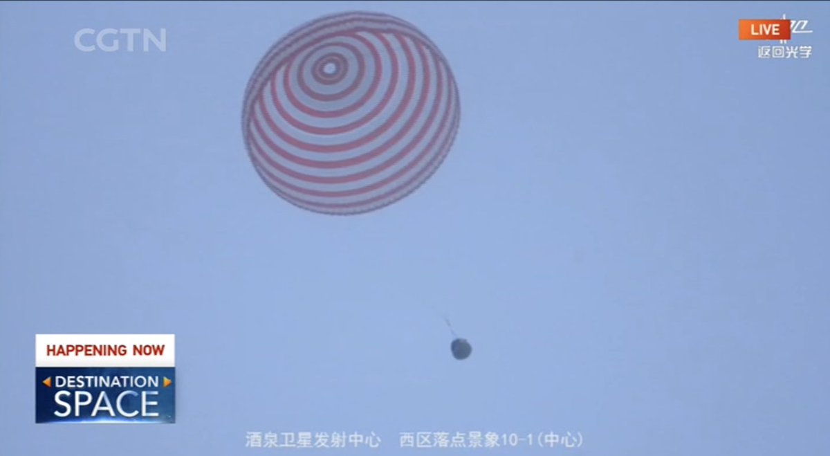 Frontlinestory's tweet image. The parachute of #Shenzhou15. #Spacelog
