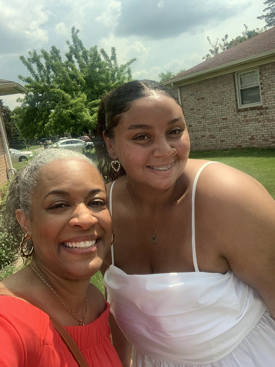 GoGreenGoState's tweet photo. Bridal Shower! #kevaleighshowers https://t.co/HUiGm0WmfG