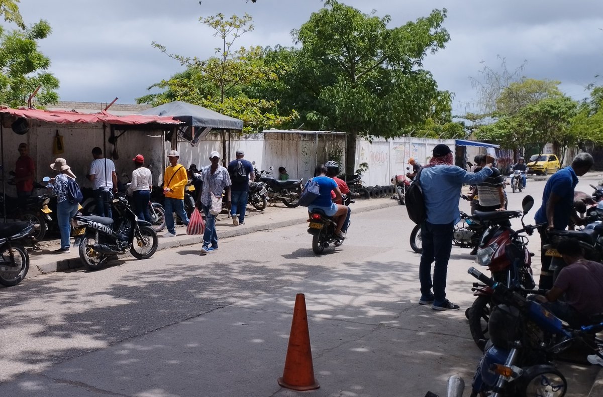En algunos barrios del suroccidente de Cartagena se distribuyeron por miles volantes del artículo del <a href="/CpimlmC/">CPIMLM</a> ¡Parar las ejecuciones! sobre el recrudecimiento de las sentencias de muerte en Irán a muchísimos inocentes mediante farsas de juicios y confesiones forzadas con tortura