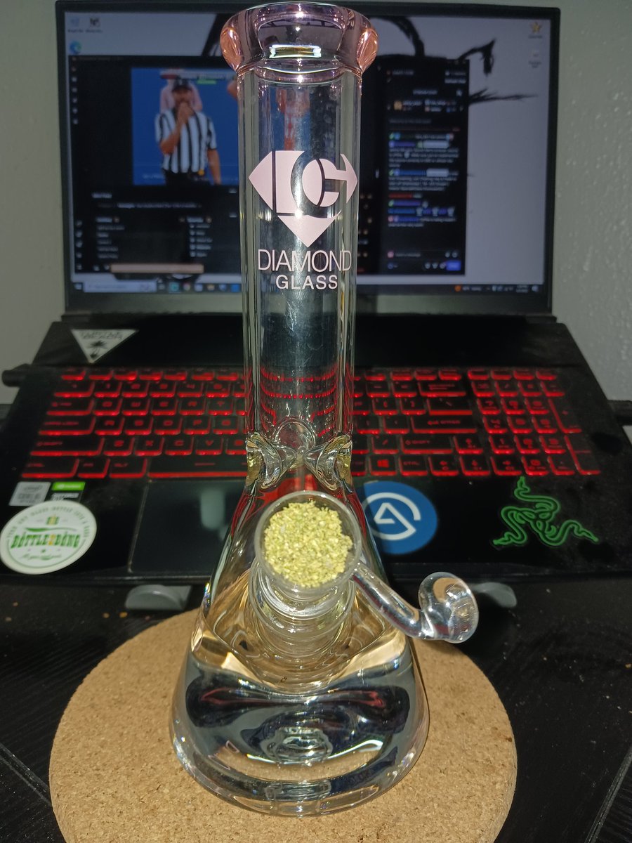 It's Shatterday fam so come on down to smoke and vibe with me!!
PS Always clean your bong or glass piece every other day!! You lungs will love you!
Twitch.tv/acidicworld