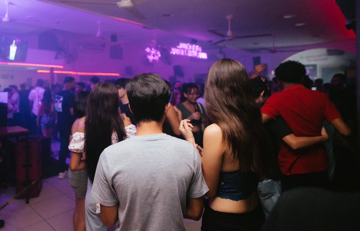 Está noche de sábado nos acompaña en el booth un viejo conocido, nos vemos <a href="/josefuentesdj/">DJ Jose Fuentes</a> 💜