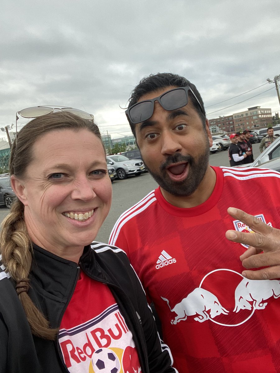 Howell Rebels in the house at the @iNYredbullsfc! @kalpenn so awesome seeing you! One of my fav actors of all time!  @BravermanHHS #theregional