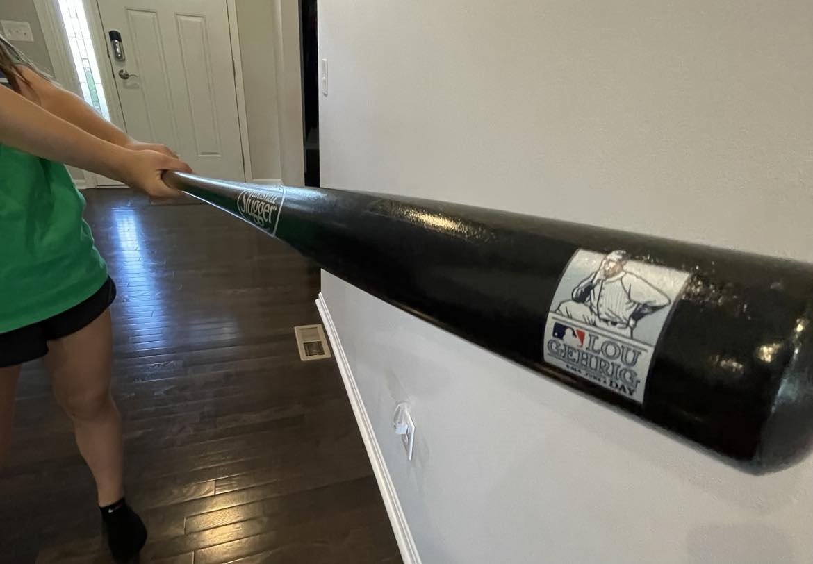 Memorabilia fans! Bid on some #LouGehrigDay equipment, including game-used jersey, a special Lou Gehrig Day bats, and baseballs, all benefiting various ALS organizations! 

auctions.mlb.com/iSynApp/allAuc…

picture of a bat below, unsigned!
