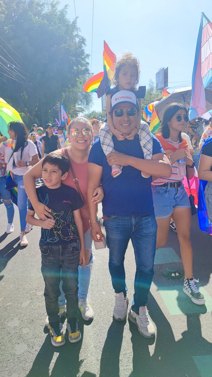 teranjuanto's tweet photo. #GDLPride 2023 en Familia. https://t.co/oXWxqPcCP6