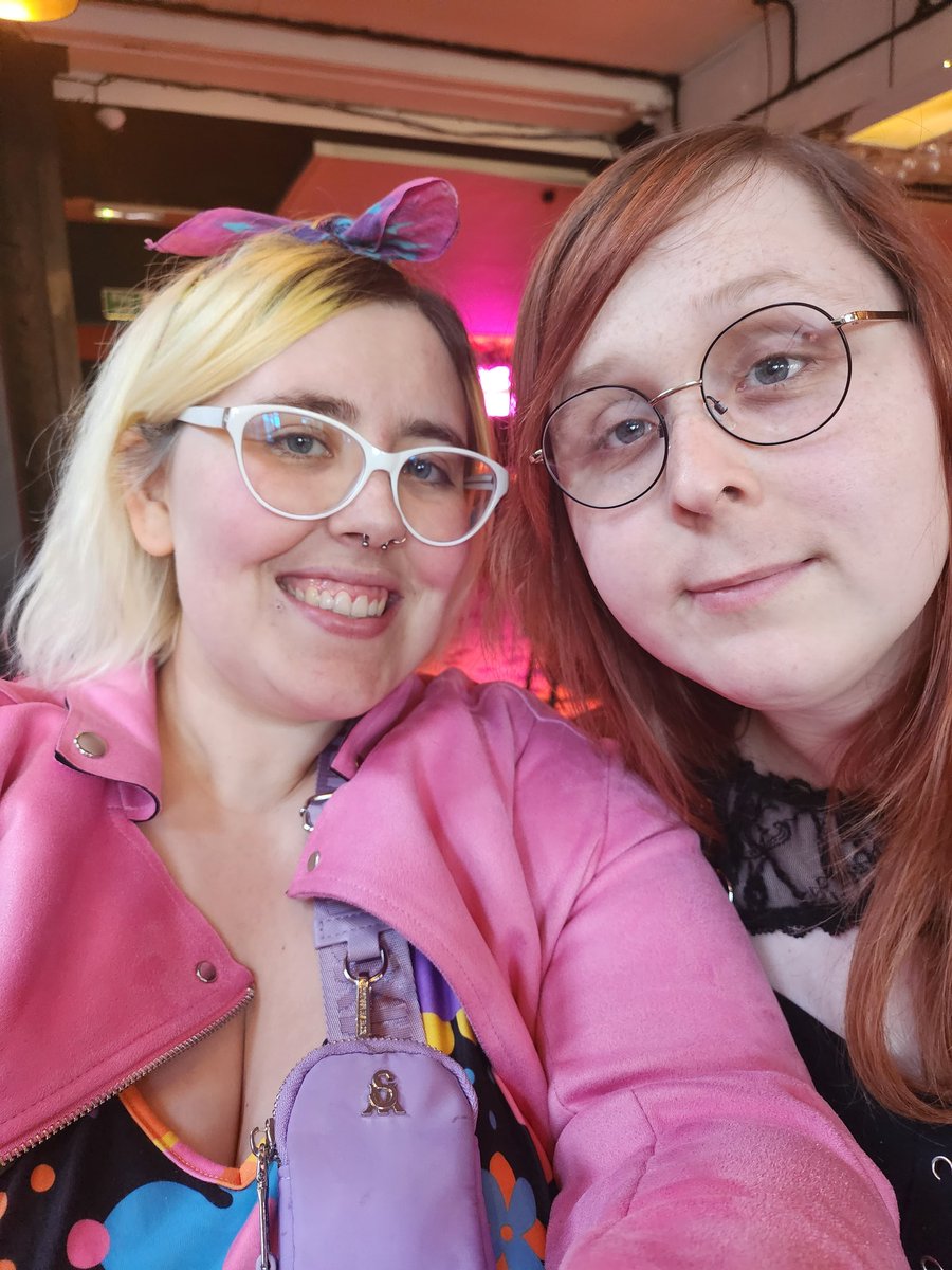 Another weekend in London with my wife (ironically this time on our fourth monthiversary) for <a href="/AidanTheJester/">এদেন Bose-Rosling (She/They)</a>'s birthday party! 🎂🎉

We had a wonderful time, thank you so much for having us 🩷