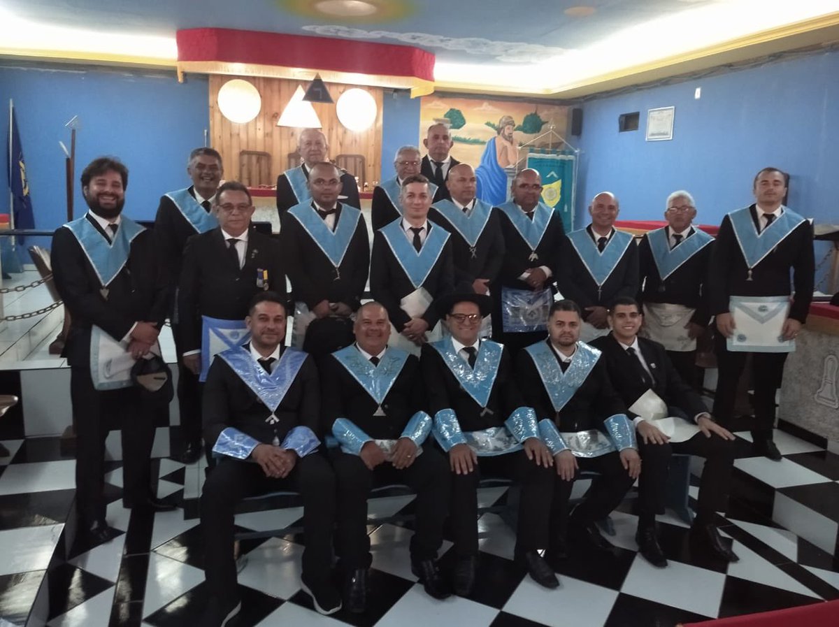 Mais uma  belíssima reunião de iniciação maçônica na loja Estrada de Araçá N* 43 no Oriente de Mari/PB