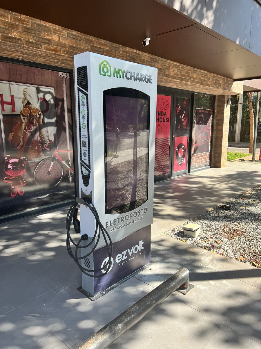 candaceschu's tweet photo. #EVcharger spotting while exploring #SaoPaulo https://t.co/tNxJJMy5hE