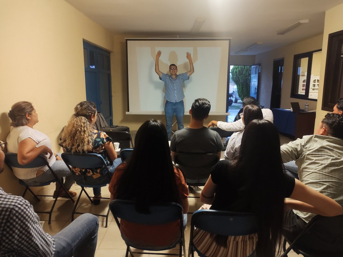 maufonck's tweet photo. Un fin de semana extraordinario en Comité Municipal del PAN en Tarimoro

Entrenamiento en Oratoria con PNL.

Gracias por la confianza @PANGuanajuato @FormacionPANGTO https://t.co/EbehZQGGOr