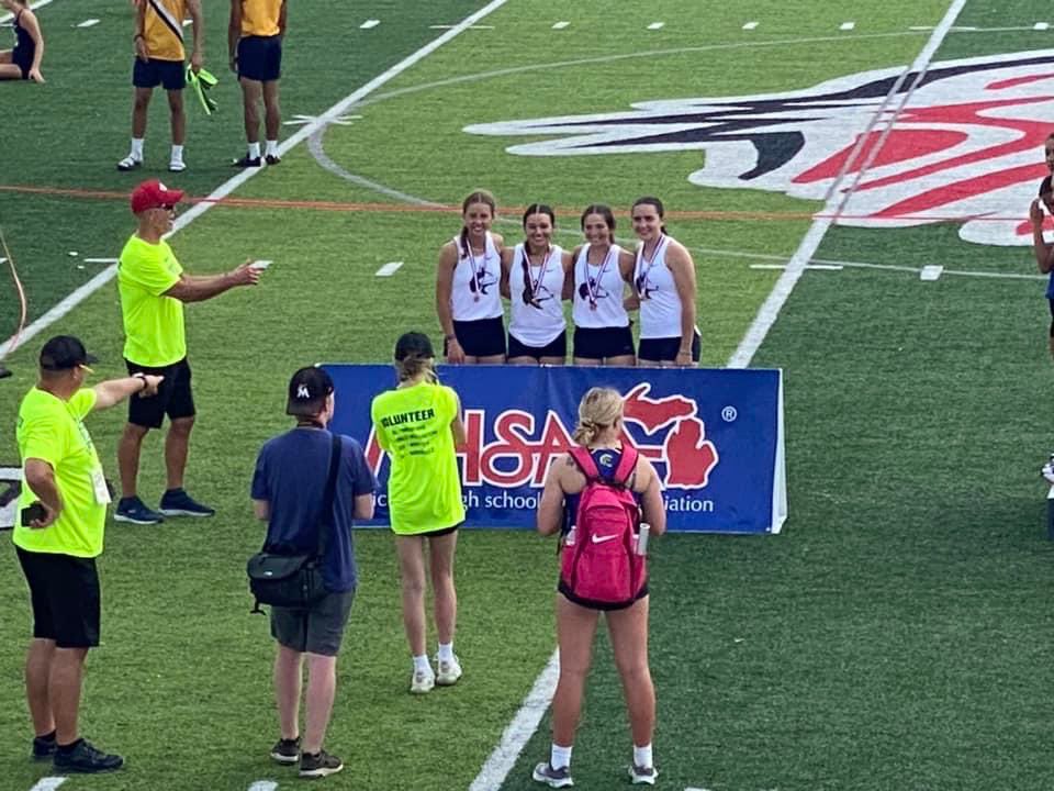FinkbeinerRegan's tweet photo. Had a great State meet today and took some hardware home. Finished 6th in the 4x200 and 5th in the 4x100, and PR’d in both! @MIHemlock_High @HemlockAthletic #Pullthesled https://t.co/Mc7enniEHq