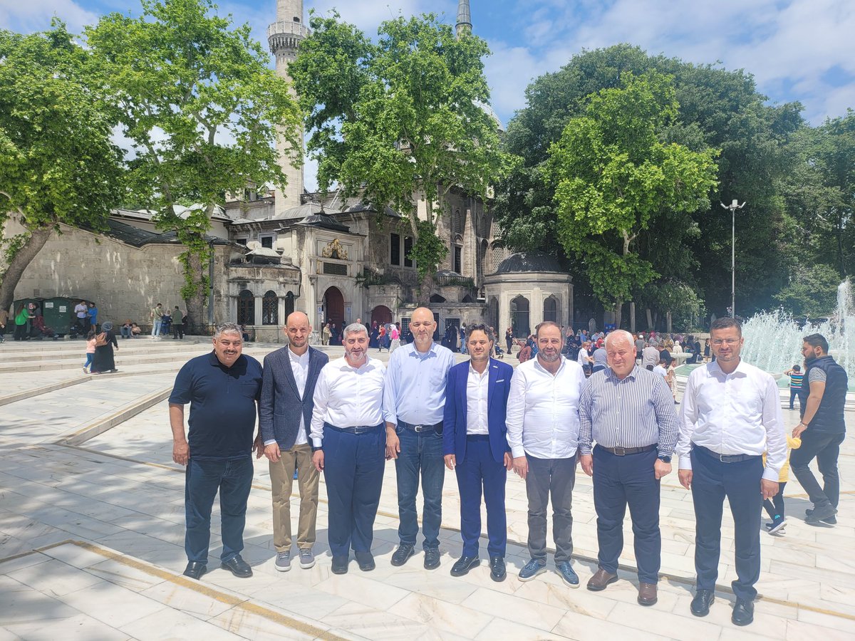 Recep ÇALIŞKAN (@recepcaliskan) on Twitter photo Eyüp Sultan semtinde Peygamberimizin bayraktarı ve mihmandarı Eba Eyyub el-Ensarî radiyallahu anh efendimizi ziyaret ettik.
Ecdadımızın bizlere emanet ettiği kutsal yerlere her daim sahip çıkacağız. <a href="/orhanaydin/">Orhan AYDIN</a> <a href="/imamhiradagi/">İmam Gazali HIRADAĞI</a> <a href="/abdulvahabbilge/">Abdulvahab BİLGE</a> <a href="/kurtulus_sngl/">KURTULUŞ ŞENGÜL</a>
#ASKON Eyüp Sultan semtinde Peygamberimizin bayraktarı ve mihmandarı Eba Eyyub el-Ensarî radiyallahu anh efendimizi ziyaret ettik.
Ecdadımızın bizlere emanet ettiği kutsal yerlere her daim sahip çıkacağız. <a href="/orhanaydin/">Orhan AYDIN</a> <a href="/imamhiradagi/">İmam Gazali HIRADAĞI</a> <a href="/abdulvahabbilge/">Abdulvahab BİLGE</a> <a href="/kurtulus_sngl/">KURTULUŞ ŞENGÜL</a>
#ASKON