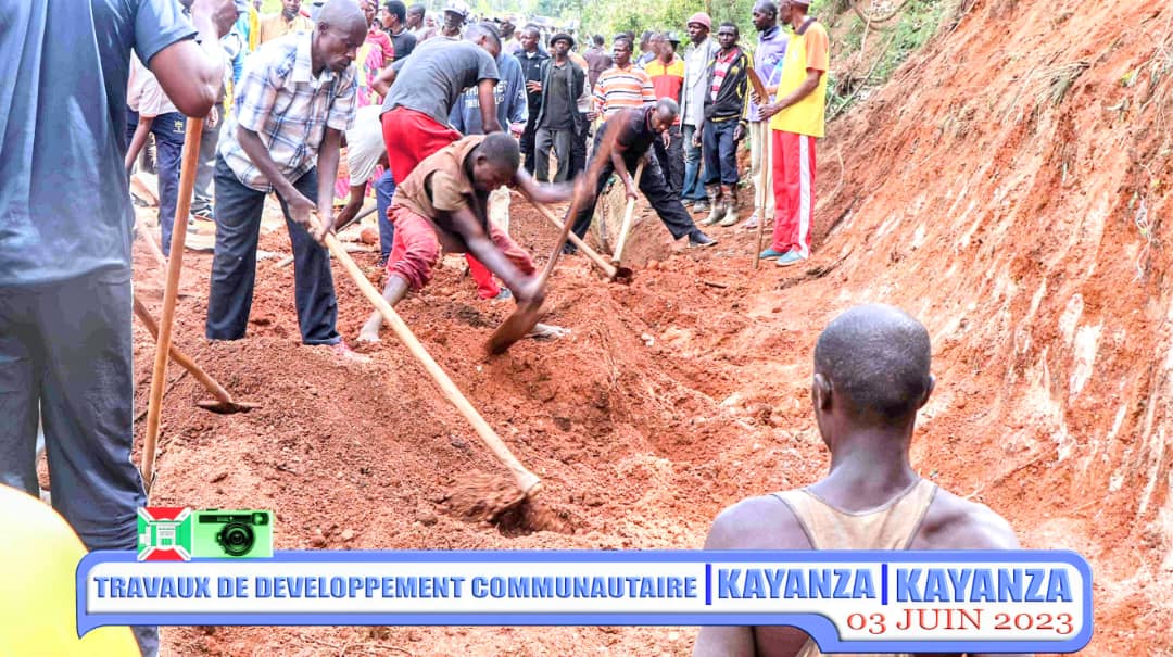 nshingamateka's tweet image. 1/n This Saturday, the Speaker of @nshingamateka carried out community dev. work in Gahahe in the commune and province of #Kayanza. In addition to the local population, these works, which were carried out in two different intervals of time, were attended by various officials.