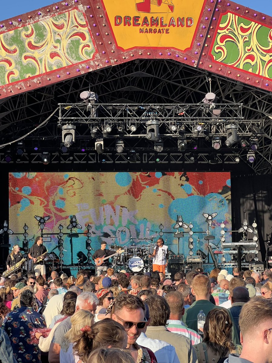 Rob Bartlett tweet media