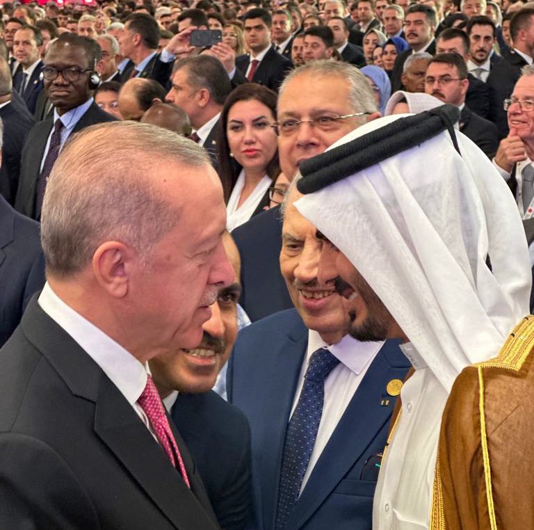 نيابةً عن سيّدي صاحب السمو أمير البلاد المفدّى، سعدتُ مساء اليوم بالمُشاركة في حفل تنصيب فخامة الرئيس <a href="/rterdogan_ar/">رجب طيب أردوغان</a> رئيسًا للجمهورية التركية الشقيقة، حيث تشرَّفتُ بنقل تحيّات وتهاني صاحب السمو إلى أخيه الرئيس التركي، متمنيًا له التوفيق والسداد وللشعب التركي دوام التقدم والازدهار.