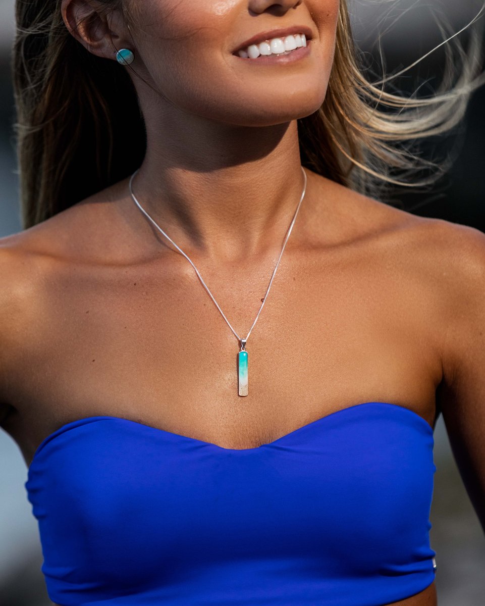 Dive into elegance. Shoreline Vertical Bar Necklace, link in bio! 

#handmade #beachjewelry #beachlifestyle #providenciales #turksandcaicos #wellingtonmichael #jewelry #beachlife #beachaccessories #accessories #necklace #bracelet #earrings #empowered #sterlingsilver #stainlessste