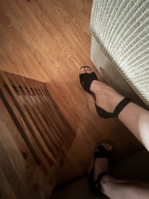 Saturday vibes which shoes 👠 do you like best comment ⬇️ below and TIP with cash ap @$sarahjersey if