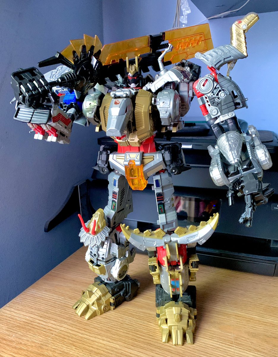 One of my favorite “combiners” of all time, 

PoTP VOLCANICUS 
(w/ PE upgrades) 

#transformers