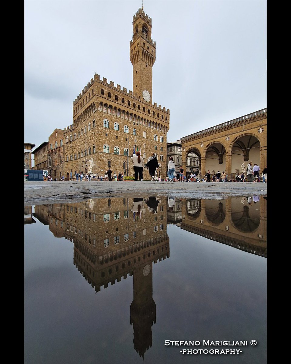 Non può piovere per sempre
#StefanoMariglianiPhotography
.
.
.
#firenze #florenza #florence #toscana #tuscany #rain #rain #specchio #pozzanghere #pioggia #palazzovecchio #piazzadellasignoria #medici #torre #tower #torrediarnolfo #reflection #italia #italy